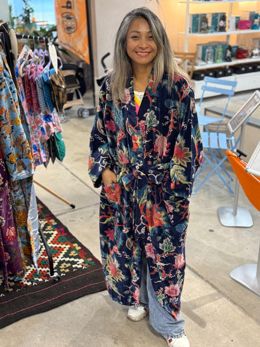 Pom. Navy blue velvet, with floral design