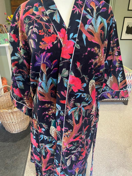 COPA CABANA Sophisticated ebony, with tropical flora and fauna Dressing Gown