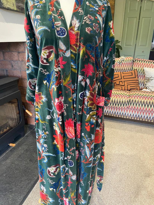 HOLEHIRD Rich, botanical green, exotic blooms Dressing Gown